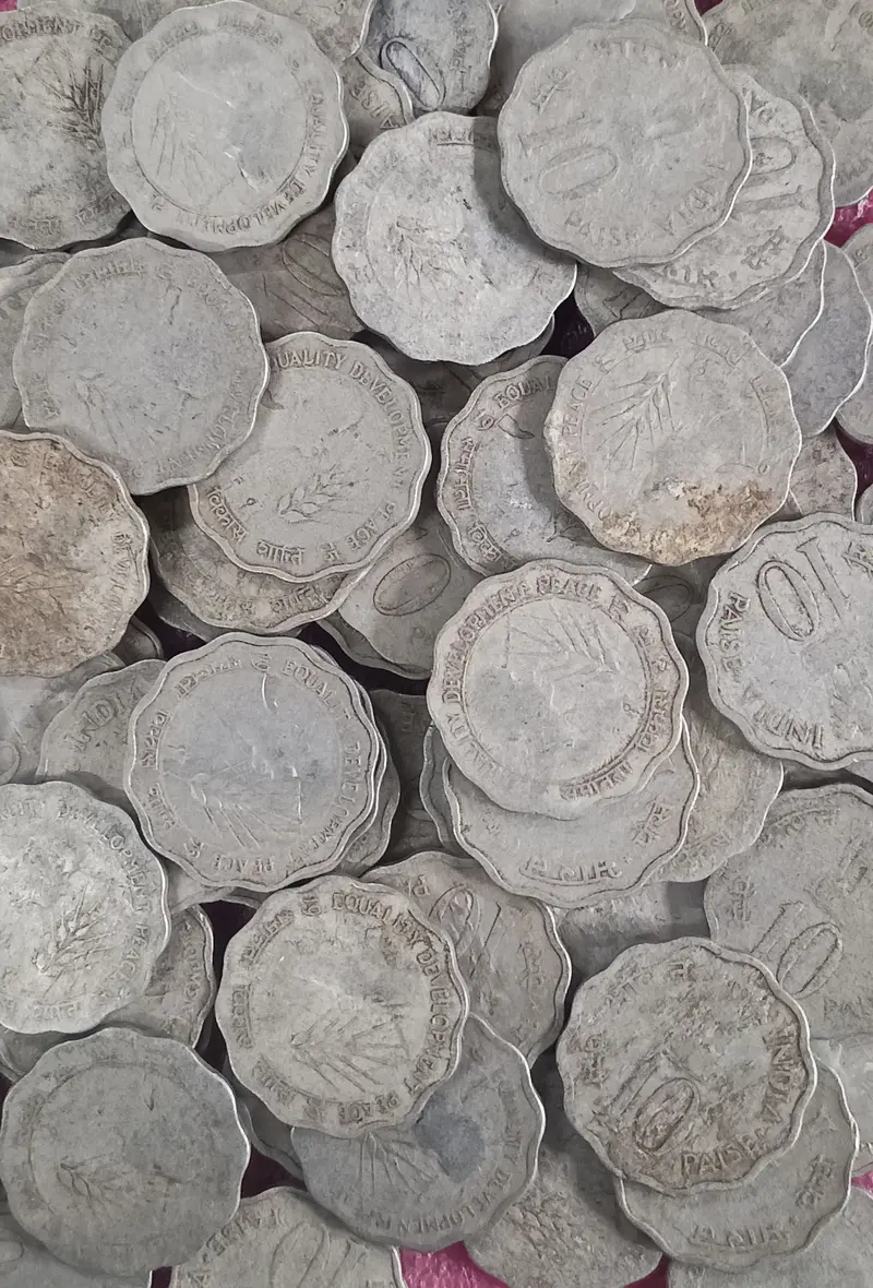 10 Paise Equality Development Peace Issued During Women's Year Coin ( 1975 ) 12 Scalloped, India - 1