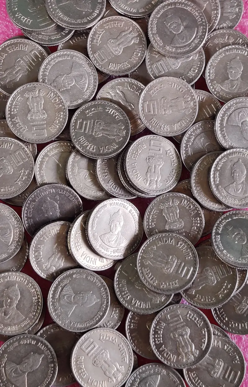 5 Rupees Mahatma Basaveshwar UNC ( 2006 ), India - 1