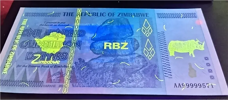 ZIMBABWE - 100 TRILLION DOLLARS - UNC MINT CONDITION - UV LIGHT PROPERTY - 1