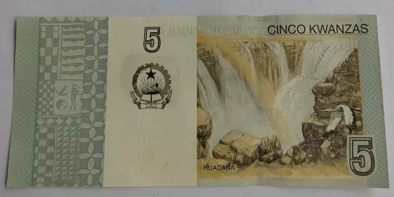ANGOLA - 5 KWANZAS  -  POLIMER NOTE - UNC & MINT CONDITION - 1