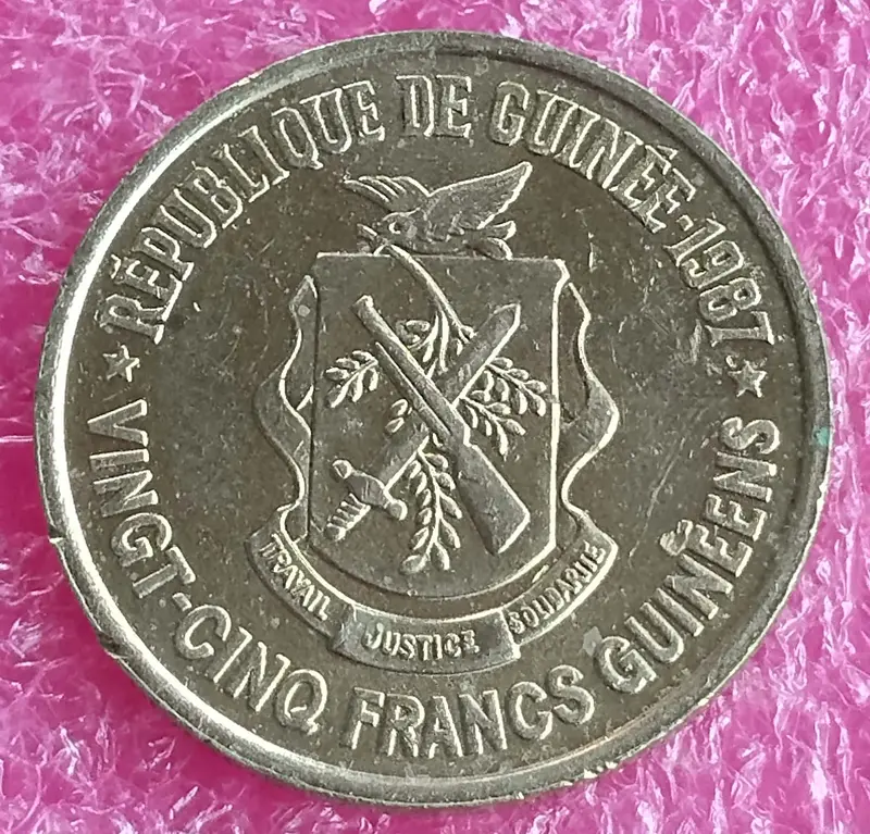 GUINEA - 25 FRANCS GUINEENS COIN -  UNC MINT CONDITION (1987) - 1